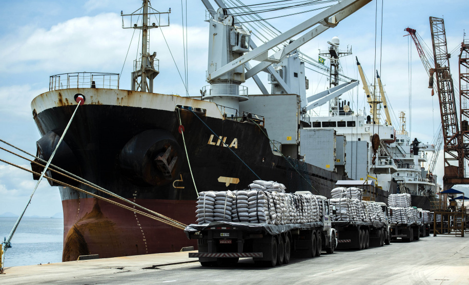 Portos do Paraná registram recorde na movimentação mensal