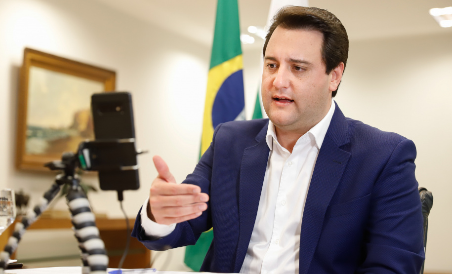 O governador Carlos Massa Ratinho Junior destacou nesta quarta-feira (6) que a união entre os três poderes e o Ministério Público tem sido fator fundamental no combate ao novo coronavírus no Paraná. Ele disse que essa integração será primordial para enfrentar o instante posterior da pandemia, para atender os mais vulneráveis, o setor privado e aqueles que perderam seus empregos.