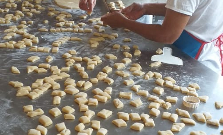 Agricultores familiares levam alimentos às ilhas do Paraná. Foto:SEAB