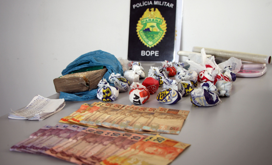 Uma grande operação da Polícia Militar, coordenada pelo 6° Comando Regional da PM (6° CRPM), foi deflagrada na manhã desta quinta-feira  (07/05) para cumprir 12 mandados de Busca e Apreensão contra o tráfico de drogas. Ao todo, seis pessoas foram presas, e 1,5kg de crack, 77 quilos de maconha e duas armas de fogo apreendidos no Litoral do estado.