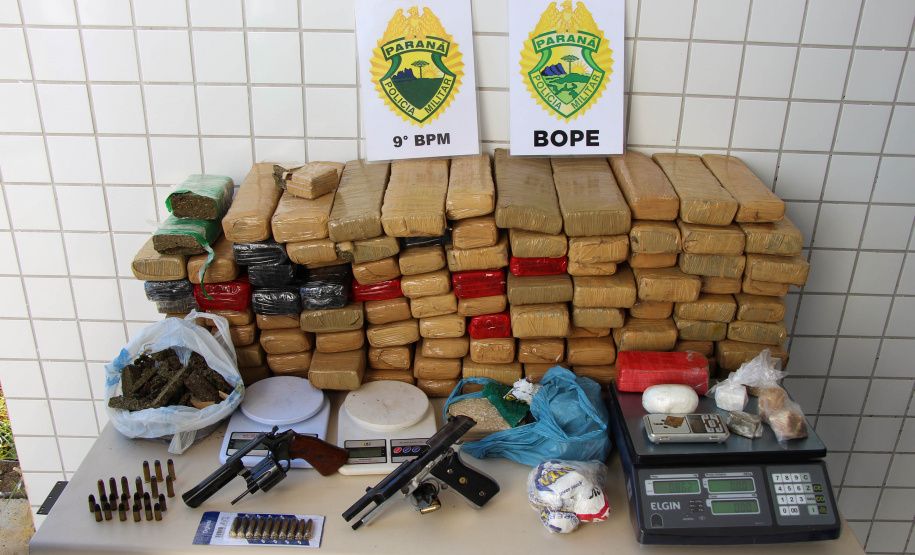 Uma grande operação da Polícia Militar, coordenada pelo 6° Comando Regional da PM (6° CRPM), foi deflagrada na manhã desta quinta-feira  (07/05) para cumprir 12 mandados de Busca e Apreensão contra o tráfico de drogas. Ao todo, seis pessoas foram presas, e 1,5kg de crack, 77 quilos de maconha e duas armas de fogo apreendidos no Litoral do estado.