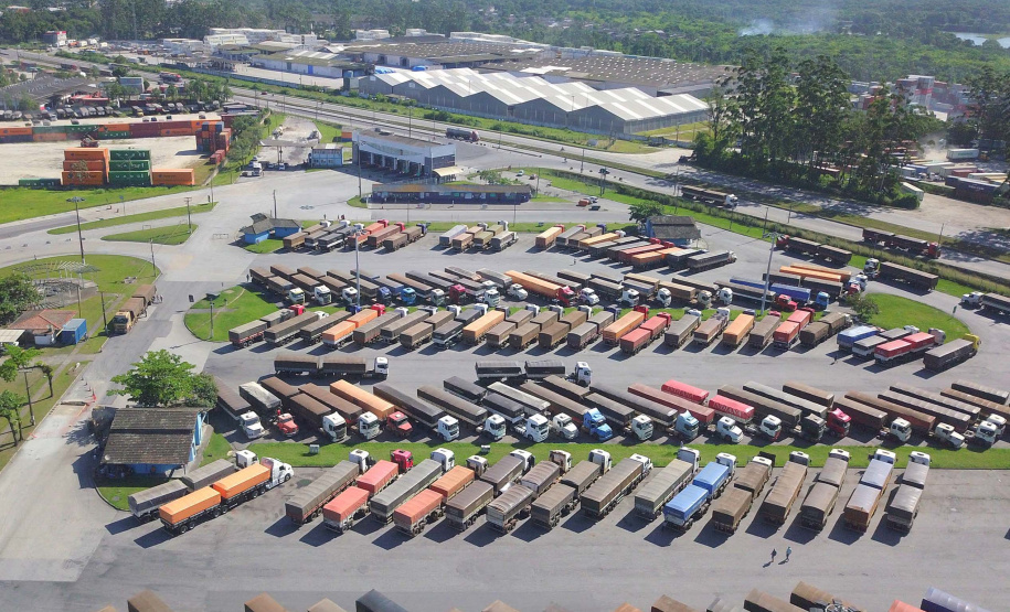 Porto de Paranaguá bate recorde em movimento de caminhões
. Foto: Claudio Neves/Portos do Paraná