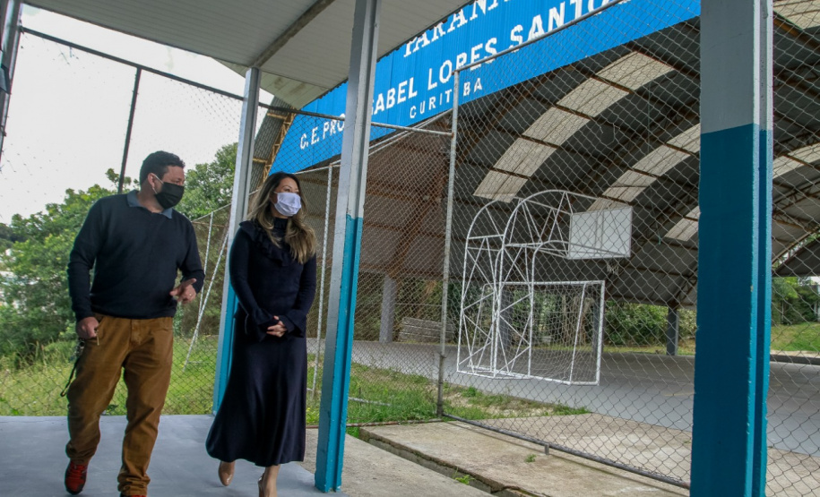 O Governo do Paraná entregou nesta sexta-feira (08) kits da merenda escolar para 231 mil alunos da Rede Estadual de Ensino cadastrados também no programa federal Bolsa Família