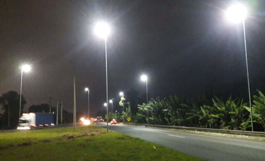 Viaduto de Paranaguá recebe novamente iluminação pública.Foto:DER