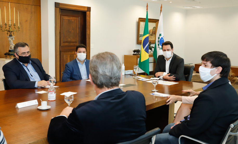 O governador Carlos Massa Ratinho Junior apresentou nesta segunda-feira (11) a ferramenta de atendimento psicológico gratuita disponibilizada pelo Governo do Estado e disse que ela é inovadora e essencial para ajudar as pessoas a enfrentarem medos e dificuldades durante a pandemia do novo coronavírus.