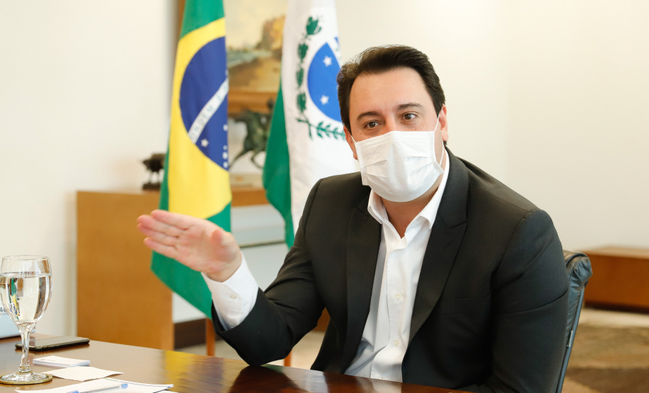 O governador Carlos Massa Ratinho Junior apresentou nesta segunda-feira (11) a ferramenta de atendimento psicológico gratuita disponibilizada pelo Governo do Estado e disse que ela é inovadora e essencial para ajudar as pessoas a enfrentarem medos e dificuldades durante a pandemia do novo coronavírus.