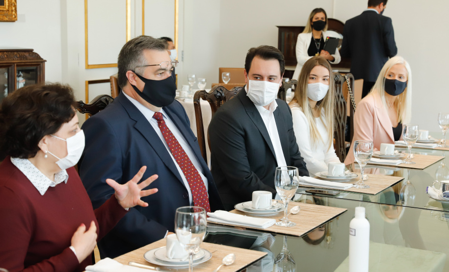 Na data em que se comemora o Dia Internacional da Enfermagem, o governador Carlos Massa Ratinho Junior reiterou o papel fundamental desses profissionais que atuam na linha de frente da saúde e que agora se destacam no enfrentamento da Covid-19