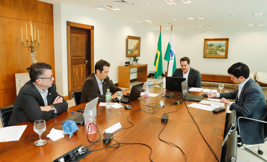 O governador Carlos Massa Ratinho Junior fez uma videoconferência nesta terça-feira (12) com o grupo YPO (Young Presidents Organization) e apresentou um panorama das principais ações do Estado na área da saúde e as perspectivas de retomada da economia depois do pico da Covid-19.