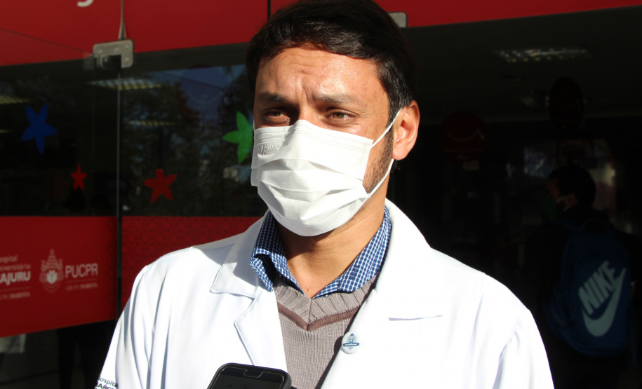 Curitiba, 11 de maio de 2020. Banda da PMPR faz Homenagem aos Enfermeiros do Hospital Cajuru. Foto: Entrevista Sidney Evangelista da Silva, Psicilogo do Nucleo Identidade e Vocação de Saúde do grupo Marista.