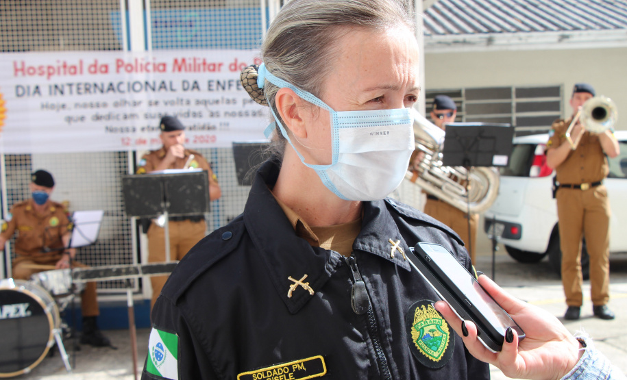 Curitiba, 12 de maio de 2020. Homenagem da Banda aos Enfermeiros do HPM. Foto: entrevista Sd Gisele Enfermeira do HPM.