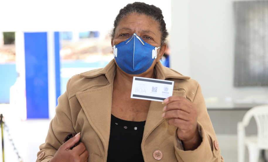 Comida Boa Entrega Cartao Comida Boa nesta terça-feira (12), em Marialva. O programa visa atender pessoas em vulnerabilidade social durante a Pandencia de Covid19. 12/05/2020 - Foto: Geraldo Bubniak/AEN