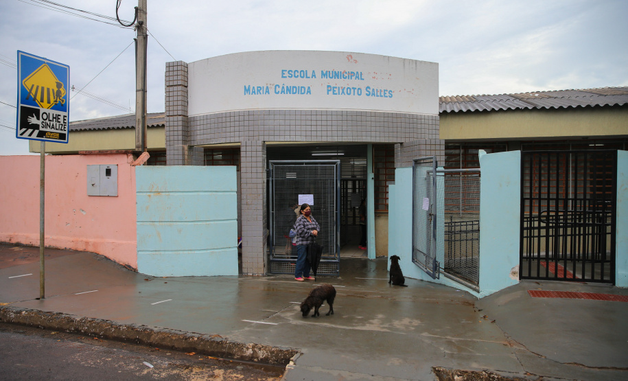 Comida Boa Entrega Cartao Comida Boa nesta quarta-feira (13), em Londrina. O programa visa atender pessoas em vulnerabilidade social durante a Pandencia de Covid19. 13/05/2020 - Foto: Geraldo Bubniak/AEN