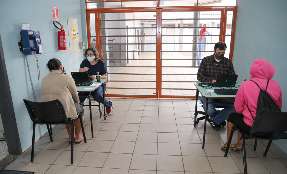 Comida Boa Entrega Cartao Comida Boa nesta quarta-feira (13), em Londrina. O programa visa atender pessoas em vulnerabilidade social durante a Pandencia de Covid19. 13/05/2020 - Foto: Geraldo Bubniak/AEN