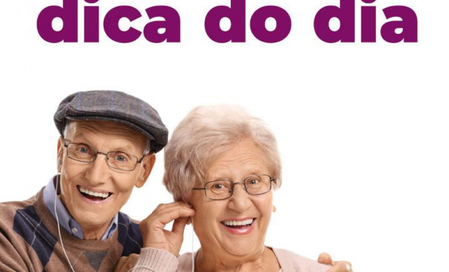 Empregados da Celepar ajudam população a usar tecnologias. Imagem: Celepar