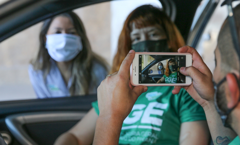 Cesta Solidaria Entrega de cesta básica no drive-thru montado em Curitiba (Palácio Iguaçu). O projeto CESTA SOLIDÁRIA PARANÁ tem como objetivo principal mobilizar os funcionários do Estado do Paraná a participarem voluntariamente de uma ação de doação de cestas básicas. Curitiba - 18/05/2020 - Foto: Geraldo Bubniak/AEN