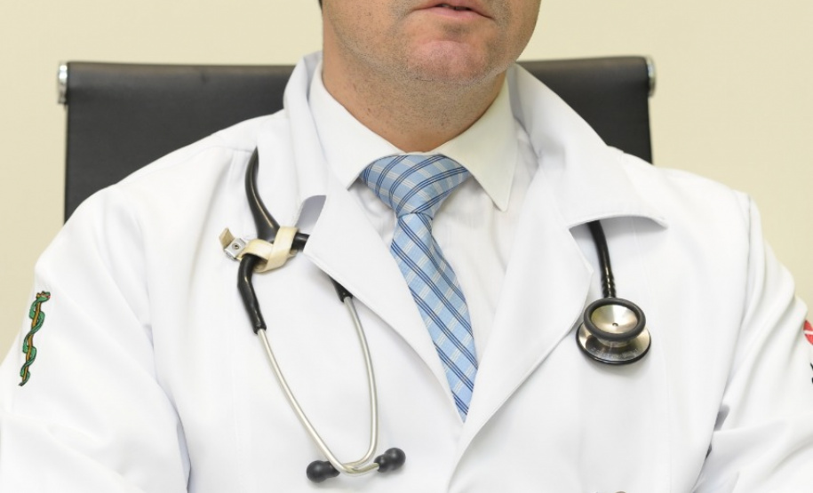 Médico cardiologista e professor do Centro de Epidemiologia e Pesquisa Clínica (EPICENTER) da Pontifícia Universidade Católica do Paraná José Rocha Faria.