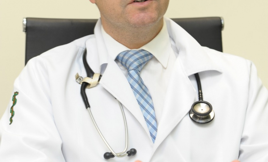 Médico cardiologista e professor do Centro de Epidemiologia e Pesquisa Clínica (EPICENTER) da Pontifícia Universidade Católica do Paraná José Rocha Faria.