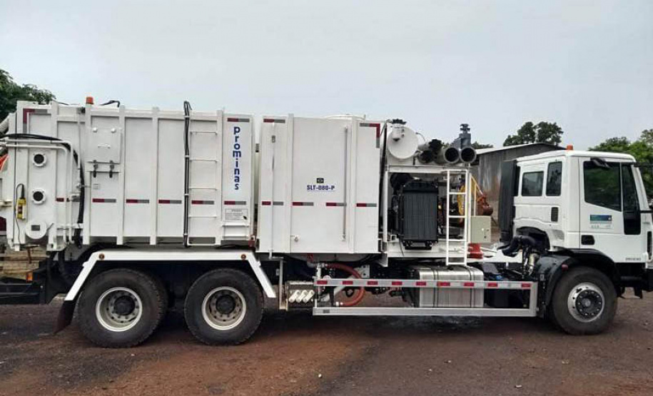 Trezentas Prefeituras recebem equipamentos Rodoviários e Veículos em benefício à população do Paraná. Foto: SEDU