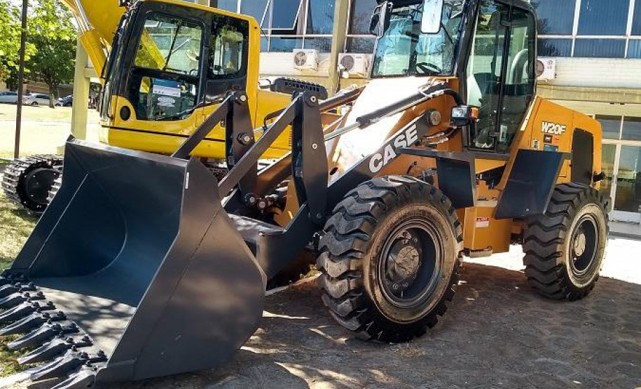 Trezentas Prefeituras recebem equipamentos Rodoviários e Veículos em benefício à população do Paraná. Foto: SEDU