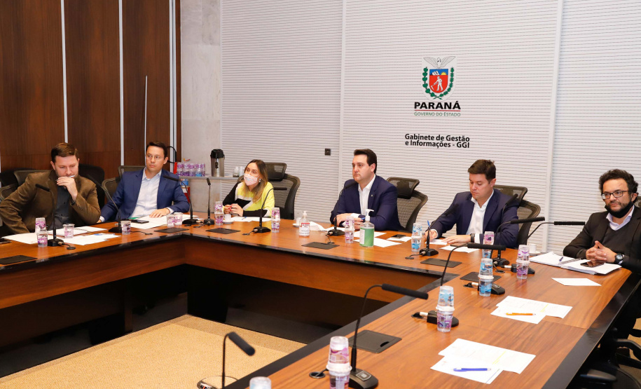 O governador Carlos Massa Ratinho Junior participou nesta quarta-feira (20) de uma videoconferência com o ministro do Desenvolvimento Regional, Rogério Marinho, e defendeu uma mudança no percentual de seguro-garantia (performance bond) para contratação de obras públicas. A matéria que estabelece este marco regulatório tramita no Senado Federal.