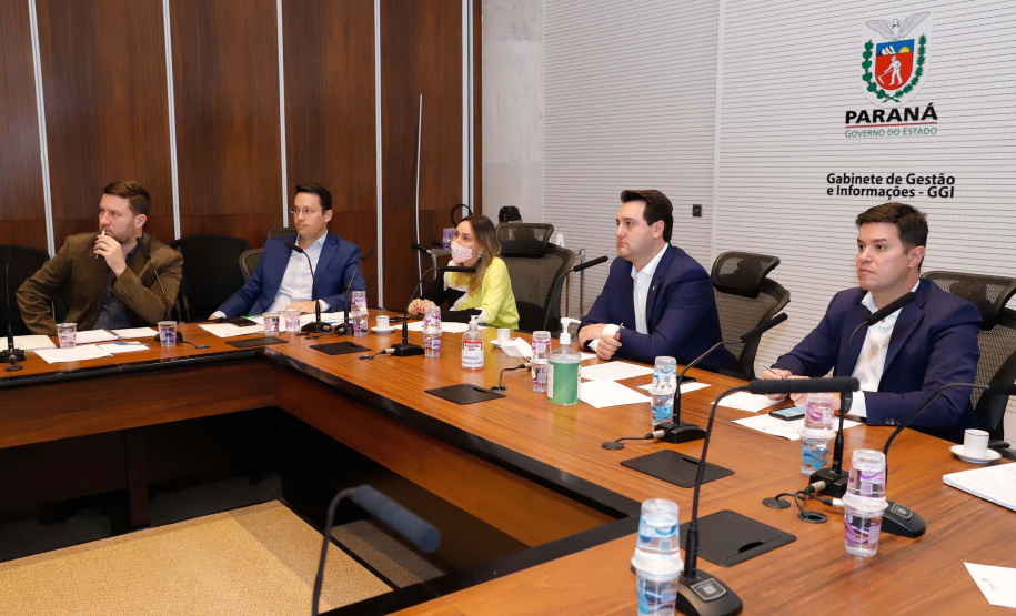 O governador Carlos Massa Ratinho Junior participou nesta quarta-feira (20) de uma videoconferência com o ministro do Desenvolvimento Regional, Rogério Marinho, e defendeu uma mudança no percentual de seguro-garantia (performance bond) para contratação de obras públicas. A matéria que estabelece este marco regulatório tramita no Senado Federal.