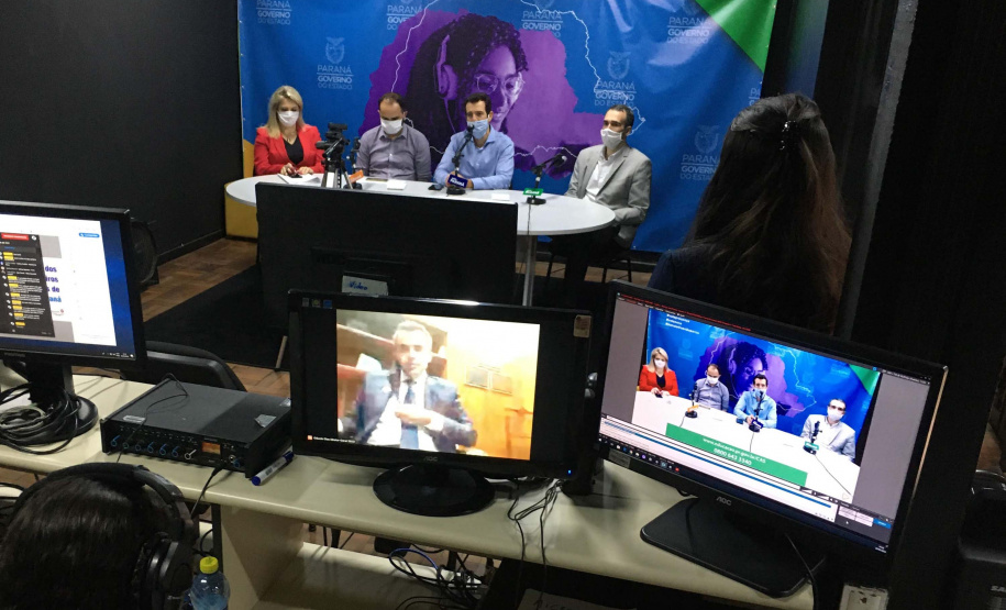 A Secretaria de Estado da Educação e do Esporte divulgou um balaço dos 45 dias do Aula Paraná, programa de aulas não presenciais adotado em função da pandemia do novo coronavírus. Cinco ferramentas adotadas garantem a cobertura de 99,7% do Estado e o atendimento a mais de 1 milhão de alunos da rede estadual de ensino. Foto: SEED