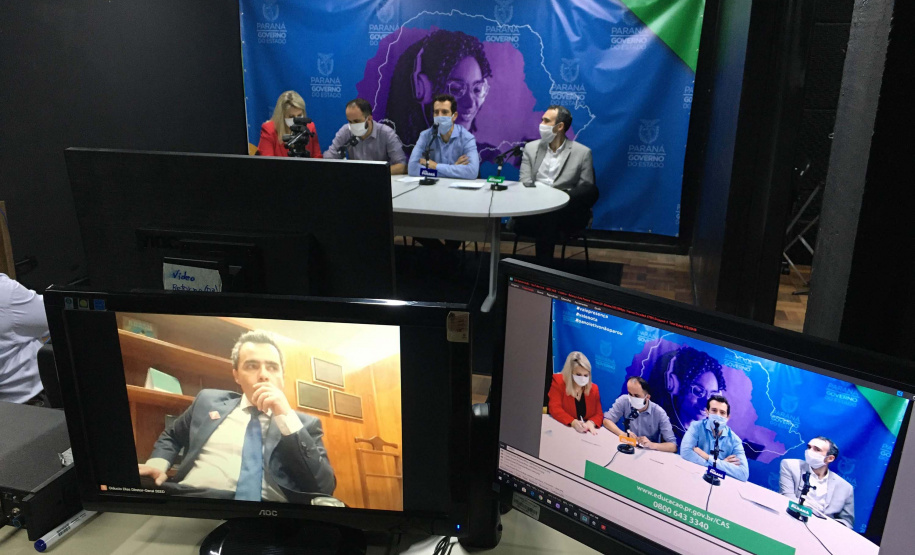 A Secretaria de Estado da Educação e do Esporte divulgou um balaço dos 45 dias do Aula Paraná, programa de aulas não presenciais adotado em função da pandemia do novo coronavírus. Cinco ferramentas adotadas garantem a cobertura de 99,7% do Estado e o atendimento a mais de 1 milhão de alunos da rede estadual de ensino. Foto: SEED