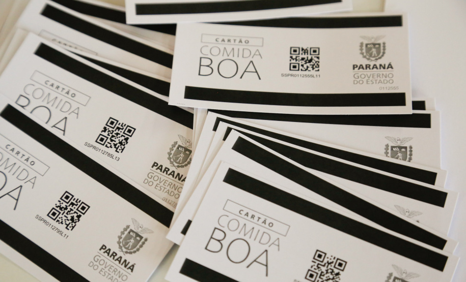 Curitibanos inscritos no CadÚnico e que se encaixam nos critérios estabelecidos pelo Decreto 4750 para receber o Cartão Comida Boa, mas que não puderam comparecer nos pontos de retirada nas primeiras datas de entrega, terão uma nova oportunidade. A distribuição em Curitiba prosseguirá na próxima semana, nos dias 26 e 27. Foto Gilson Abreu/AEN