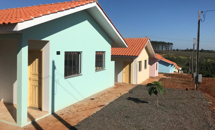 Casas populares são entregues a famílias de Quedas do Iguaçu. Foto: Cohapar