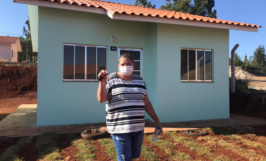 Casas populares são entregues a famílias de Quedas do Iguaçu. Foto: Cohapar