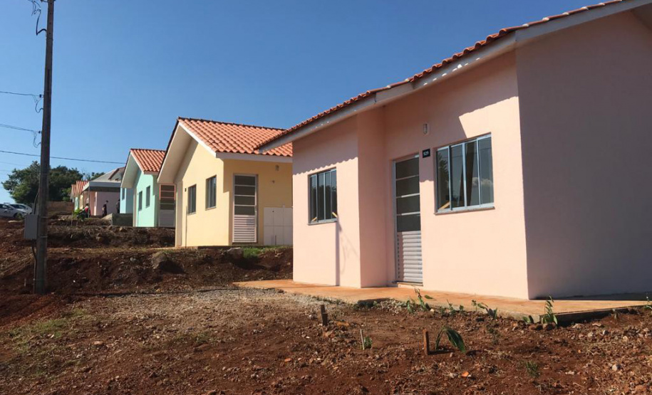 Casas populares são entregues a famílias de Quedas do Iguaçu. Foto: Cohapar