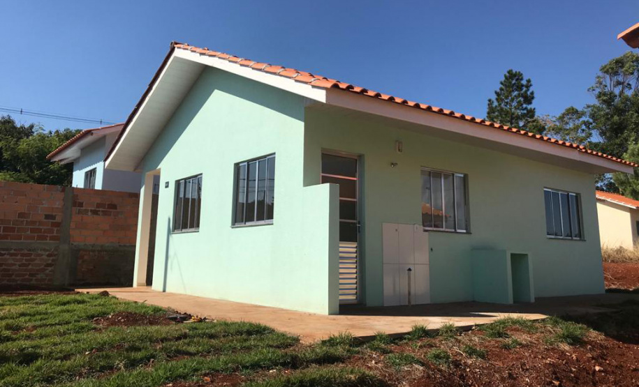 Casas populares são entregues a famílias de Quedas do Iguaçu. Foto: Cohapar