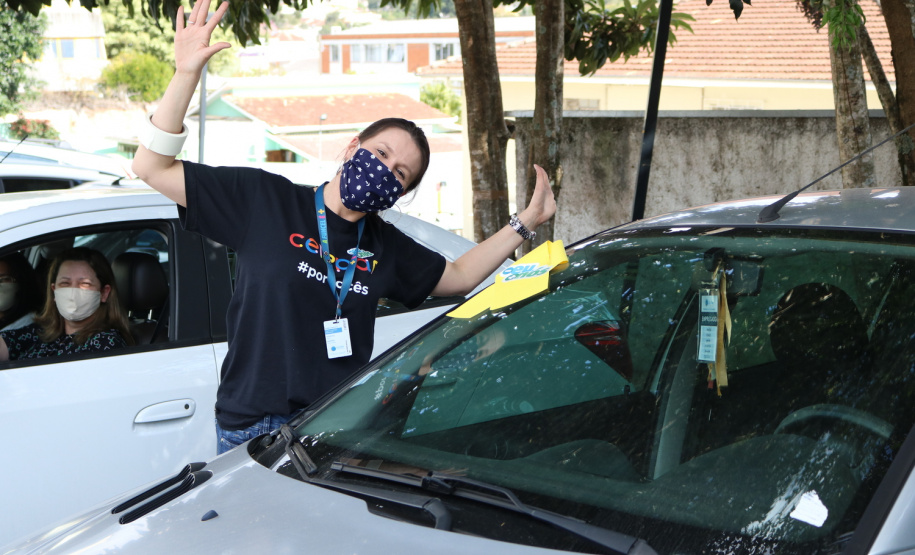 Celepar arrecada cerca de três toneladas de alimentos. Foto: Celepar