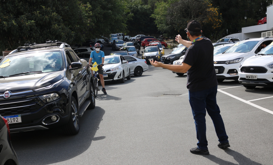 Celepar arrecada cerca de três toneladas de alimentos. Foto: Celepar