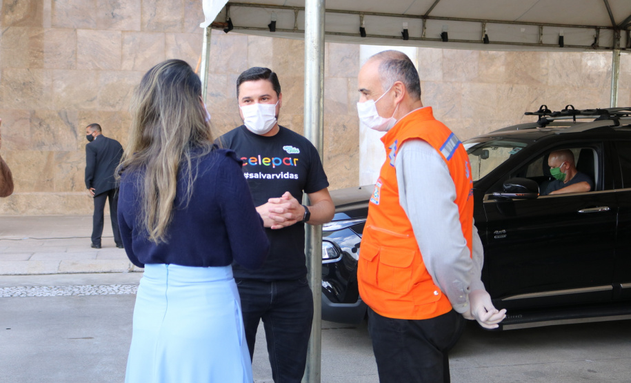 Celepar arrecada cerca de três toneladas de alimentos. Foto: Celepar