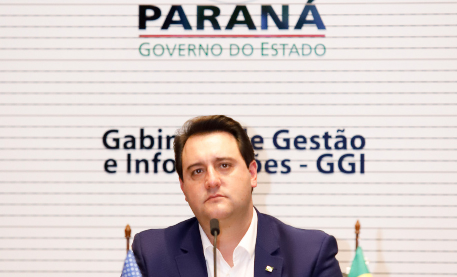 O governador Carlos Massa Ratinho Junior e o embaixador dos Estados Unidos no Brasil, Todd Chapman, discutiram nesta quinta-feira (21) a possibilidade de ampliar investimentos de empresas norte-americanas no Paraná após a pandemia, além de projetos bilaterais de segurança pública, turismo e desenvolvimento educacional. Foi o primeiro encontro virtual do diplomata com um governador brasileiro desde que ele assumiu o posto no País, em 29 de março.