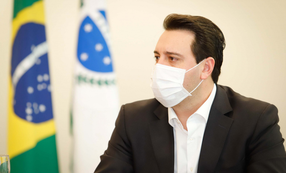 22/05/2020 - Governador Carlos Masa Ratinho Junior durante reunião com o presidente da Sanepar, Claudio Stabile.