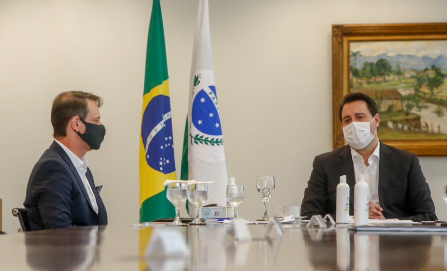 22/05/2020 - Governador Carlos Masa Ratinho Junior durante reunião com o presidente da Sanepar, Claudio Stabile. Foto: Gilson Abreu/AEN