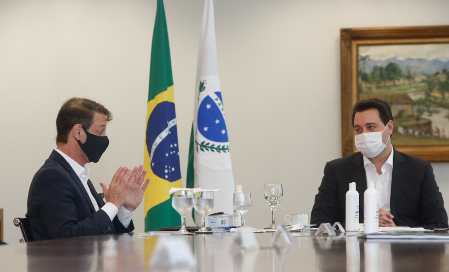 22/05/2020 - Governador Carlos Masa Ratinho Junior durante reunião com o presidente da Sanepar, Claudio Stabile. Foto: Gilson Abreu/AEN