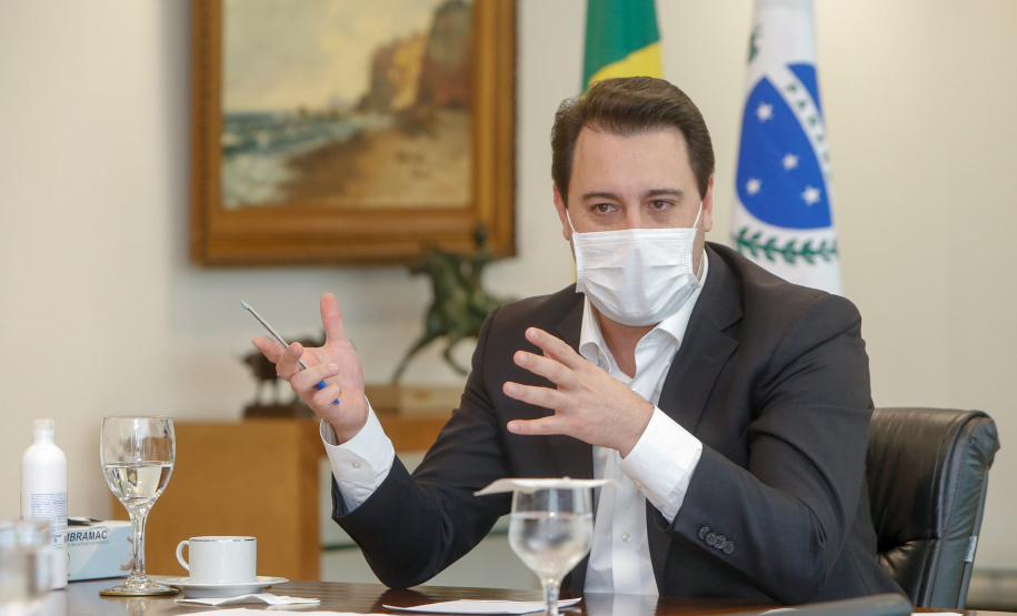 22/05/2020 - Governador Carlos Masa Ratinho Junior durante reunião com o presidente da Sanepar, Claudio Stabile. Foto: Gilson Abreu/AEN