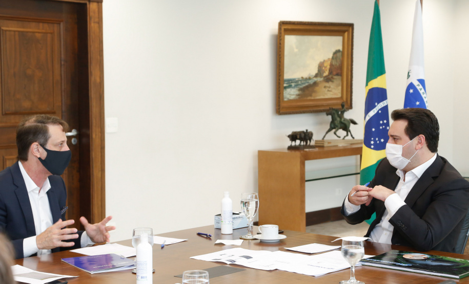 22/05/2020 - Governador Carlos Masa Ratinho Junior durante reunião com o presidente da Sanepar, Claudio Stabile. Foto: Gilson Abreu/AEN