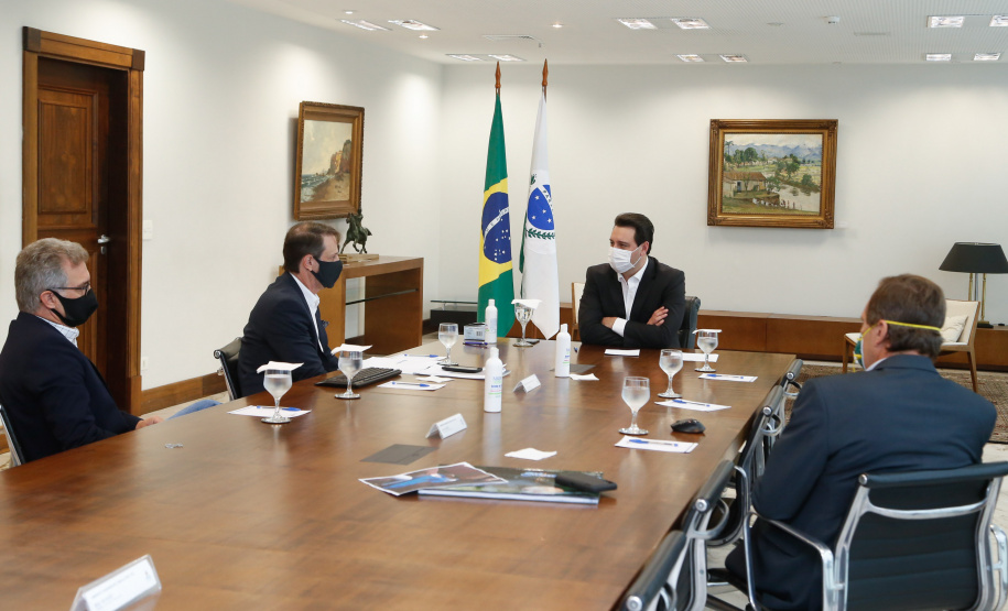 22/05/2020 - Governador Carlos Masa Ratinho Junior durante reunião com o presidente da Sanepar, Claudio Stabile. Foto: Gilson Abreu/AEN