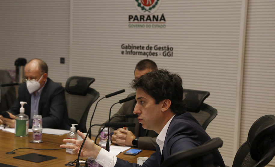 O Governo do Estado quer alinhar ações e estratégias para enfrentamento do coronavírus em todos os municípios vizinhos a Curitiba. A pedido da Associação dos Municípios da Região Metropolitana de Curitiba (Assomec) uma reunião nesta sexta-feira (22), por videoconferência, no Palácio Iguaçu, estabeleceu normas que devem ser postas em prática de forma conjunta pelas cidades para ampliar o alcance e a eficácia do combate ao vírus.
Foto Gilson Abreu/AEN