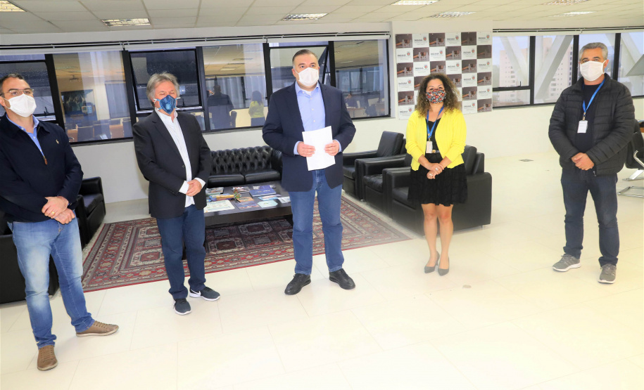 O Governo do Estado repassou nesta sexta-feira (22) R$ 2,9 milhões para fortalecer ações voltadas à promoção, defesa e garantia dos direitos da pessoa idosa no Paraná