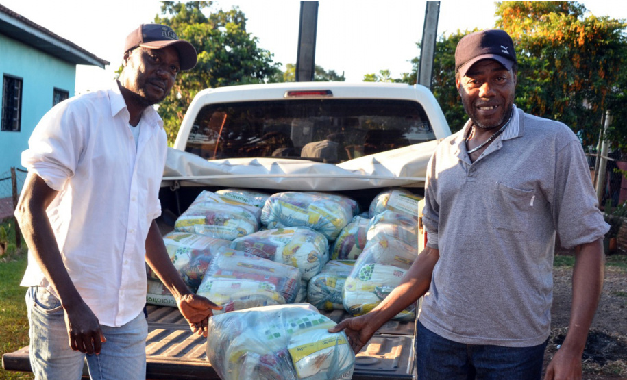 O Governo do Estado reforça o atendimento a comunidades tradicionais neste período de pandemia do coronavírus. Neste mês estão sendo entregues cerca de 1800 cestas básicas a famílias indígenas, quilombolas, ribeirinhos, ilhéus e pescadores artesanais da região Oeste do Paraná. Foto:Neelson Andrade/SUDIS