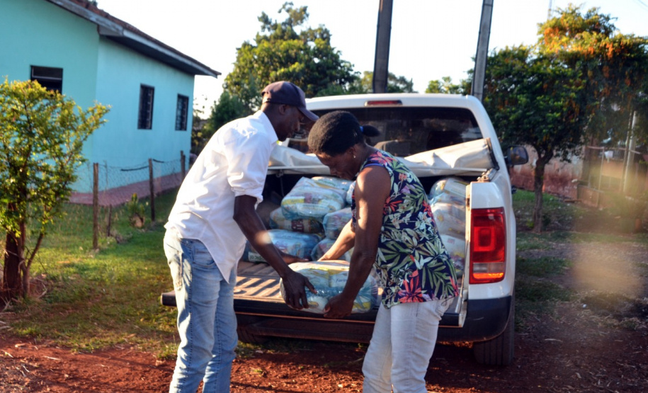 O Governo do Estado reforça o atendimento a comunidades tradicionais neste período de pandemia do coronavírus. Neste mês estão sendo entregues cerca de 1800 cestas básicas a famílias indígenas, quilombolas, ribeirinhos, ilhéus e pescadores artesanais da região Oeste do Paraná. Foto:Neelson Andrade/SUDIS