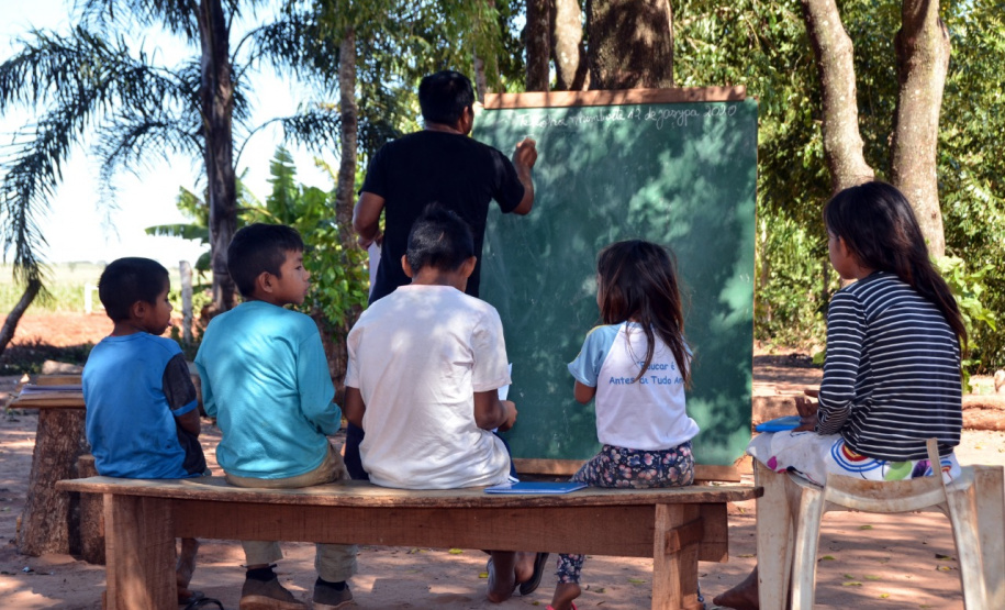 O Governo do Estado reforça o atendimento a comunidades tradicionais neste período de pandemia do coronavírus. Neste mês estão sendo entregues cerca de 1800 cestas básicas a famílias indígenas, quilombolas, ribeirinhos, ilhéus e pescadores artesanais da região Oeste do Paraná. Foto:Neelson Andrade/SUDIS
