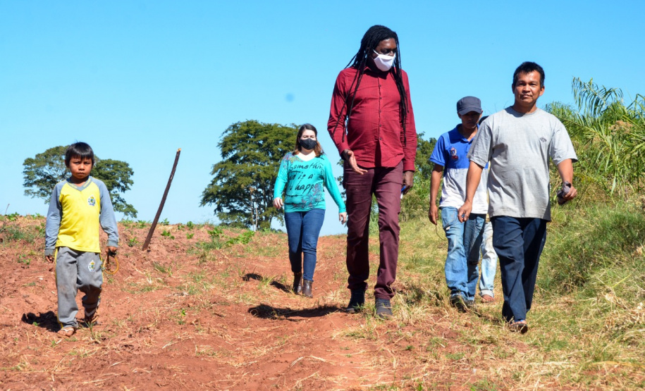 O Governo do Estado reforça o atendimento a comunidades tradicionais neste período de pandemia do coronavírus. Neste mês estão sendo entregues cerca de 1800 cestas básicas a famílias indígenas, quilombolas, ribeirinhos, ilhéus e pescadores artesanais da região Oeste do Paraná. Foto:Neelson Andrade/SUDIS
