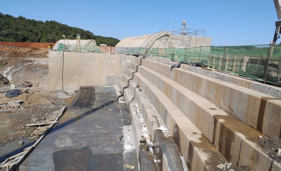 A Copel iniciou as obras da ponte que fará a ligação rodoviária entre os municípios de Verê e São João, no Sudoeste do Paraná, atendendo a um compromisso firmado com a comunidade local durante as audiências públicas para construção da Pequena Central Hidrelétrica (PCH) Bela Vista.
Foto: Copel