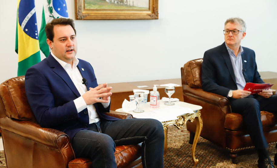 O governador Carlos Massa Ratinho Junior considera que o Paraná será um dos primeiros estados do Brasil a retomar as atividades econômicas após a pandemia do novo coronavírus.Em videoconferência com empresários paranaenses, promovido pelo Sebrae-PR, nesta terça-feira,26, Ratinho Junior afirmou que o governo estadual já está elaborando projetos para estimular a economia, e reforçou que haverá aporte de recursos públicos em obras urbanas e de logística que vão contribuir para a retomada.